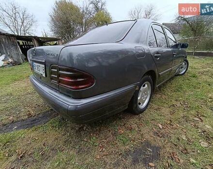Мерседес Е-Класс 1996 в Жидачов на Automoto.ua Серый Мерседес Е-Класс, объемом двигателя 2.3 л и пробегом 420 тыс. км за 1750 $, фото 9 на Automoto.ua