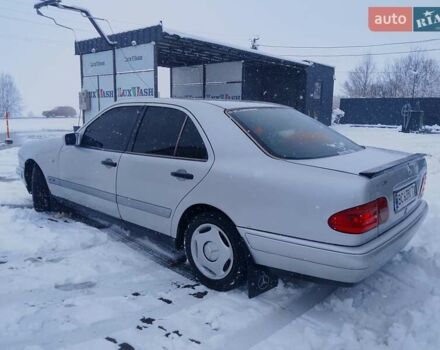 Серый Мерседес Е-Класс, объемом двигателя 2.2 л и пробегом 719 тыс. км за 2500 $, фото 2 на Automoto.ua