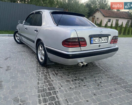 Сірий Мерседес Е-Клас, об'ємом двигуна 2 л та пробігом 433 тис. км за 2999 $, фото 10 на Automoto.ua