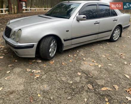 Серый Мерседес Е-Класс, объемом двигателя 2 л и пробегом 450 тыс. км за 2999 $, фото 9 на Automoto.ua