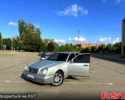 Серый Мерседес Е-Класс, объемом двигателя 3.2 л и пробегом 0 тыс. км за 4000 $, фото 9 на Automoto.ua