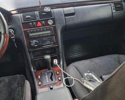 Сірий Мерседес Е-Клас, об'ємом двигуна 3 л та пробігом 270 тис. км за 2100 $, фото 11 на Automoto.ua