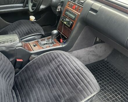 Сірий Мерседес Е-Клас, об'ємом двигуна 0 л та пробігом 325 тис. км за 3700 $, фото 2 на Automoto.ua