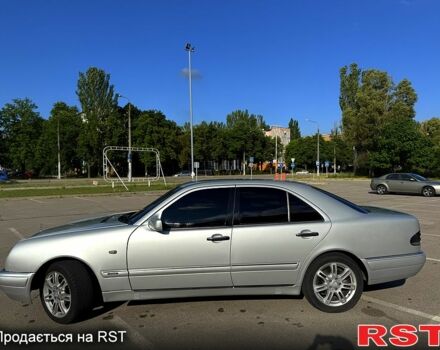 Серый Мерседес Е-Класс, объемом двигателя 3.2 л и пробегом 0 тыс. км за 4000 $, фото 1 на Automoto.ua