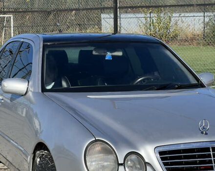 Сірий Мерседес Е-Клас, об'ємом двигуна 2.2 л та пробігом 300 тис. км за 3000 $, фото 11 на Automoto.ua