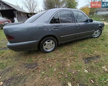 Мерседес Е-Класс 1996 в Жидачов на Automoto.ua Серый Мерседес Е-Класс, объемом двигателя 2.3 л и пробегом 420 тыс. км за 1750 $, фото 11 на Automoto.ua