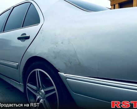 Сірий Мерседес Е-Клас, об'ємом двигуна 2 л та пробігом 270 тис. км за 2800 $, фото 8 на Automoto.ua