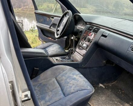 Серый Мерседес Е-Класс, объемом двигателя 2 л и пробегом 329 тыс. км за 1550 $, фото 4 на Automoto.ua