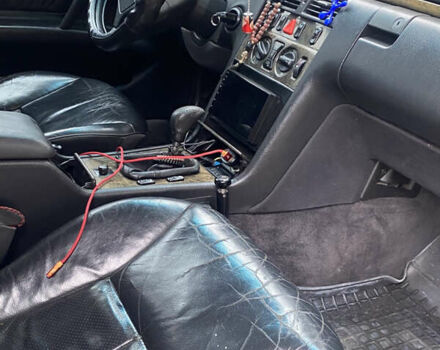 Серый Мерседес Е-Класс, объемом двигателя 2 л и пробегом 450 тыс. км за 2999 $, фото 24 на Automoto.ua