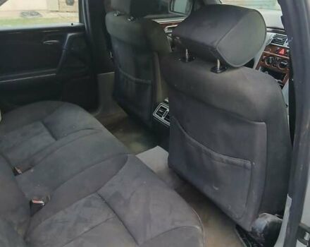 Серый Мерседес Е-Класс, объемом двигателя 2.3 л и пробегом 350 тыс. км за 3000 $, фото 3 на Automoto.ua