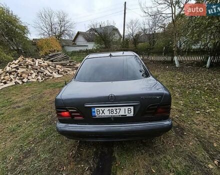 Мерседес Е-Класс 1996 в Жидачов на Automoto.ua Серый Мерседес Е-Класс, объемом двигателя 2.3 л и пробегом 420 тыс. км за 1750 $, фото 4 на Automoto.ua