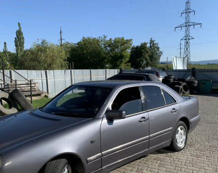 Сірий Мерседес Е-Клас, об'ємом двигуна 2.3 л та пробігом 444 тис. км за 1900 $, фото 6 на Automoto.ua