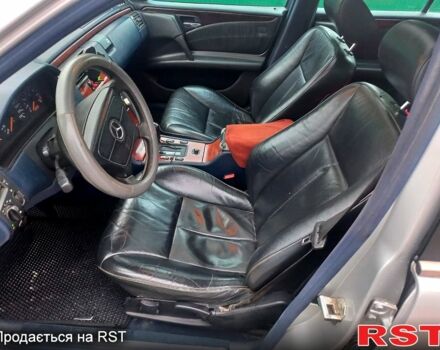 Серый Мерседес Е-Класс, объемом двигателя 2 л и пробегом 466 тыс. км за 4300 $, фото 5 на Automoto.ua