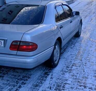 Серый Мерседес Е-Класс, объемом двигателя 2 л и пробегом 344 тыс. км за 3300 $, фото 92 на Automoto.ua