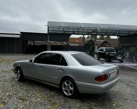 Серый Мерседес Е-Класс, объемом двигателя 3.2 л и пробегом 450 тыс. км за 2600 $, фото 2 на Automoto.ua