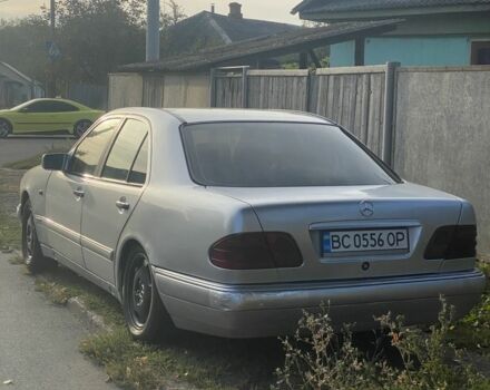 Сірий Мерседес Е-Клас, об'ємом двигуна 2.8 л та пробігом 220 тис. км за 2600 $, фото 4 на Automoto.ua