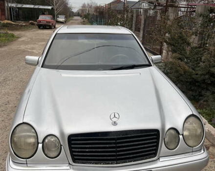 Серый Мерседес Е-Класс, объемом двигателя 2.3 л и пробегом 276 тыс. км за 3100 $, фото 15 на Automoto.ua