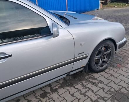 Сірий Мерседес Е-Клас, об'ємом двигуна 3 л та пробігом 270 тис. км за 2100 $, фото 2 на Automoto.ua