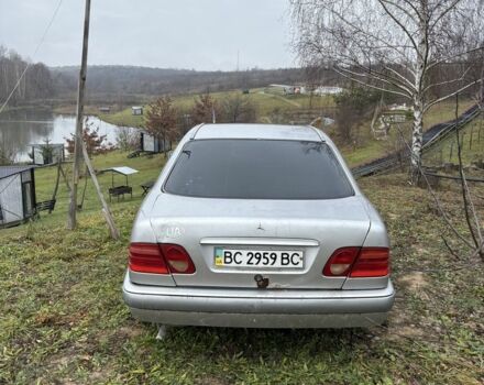 Серый Мерседес Е-Класс, объемом двигателя 2 л и пробегом 329 тыс. км за 1550 $, фото 1 на Automoto.ua