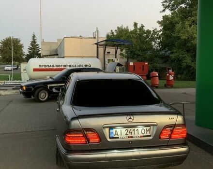 Сірий Мерседес Е-Клас, об'ємом двигуна 2.8 л та пробігом 500 тис. км за 3100 $, фото 1 на Automoto.ua
