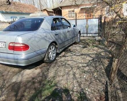 Сірий Мерседес Е-Клас, об'ємом двигуна 2 л та пробігом 300 тис. км за 3200 $, фото 2 на Automoto.ua