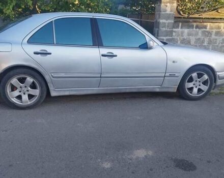 Серый Мерседес Е-Класс, объемом двигателя 2 л и пробегом 450 тыс. км за 3200 $, фото 5 на Automoto.ua