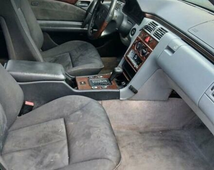 Серый Мерседес Е-Класс, объемом двигателя 2.3 л и пробегом 350 тыс. км за 3000 $, фото 4 на Automoto.ua