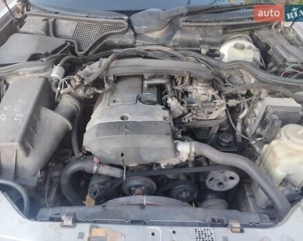 Серый Мерседес Е-Класс, объемом двигателя 2 л и пробегом 450 тыс. км за 3200 $, фото 4 на Automoto.ua