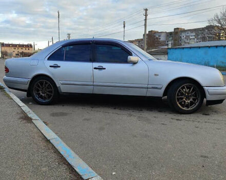 Серый Мерседес Е-Класс, объемом двигателя 2.3 л и пробегом 276 тыс. км за 3100 $, фото 12 на Automoto.ua