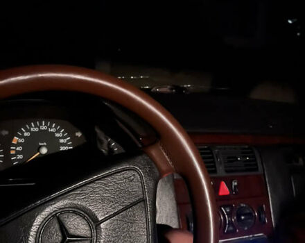 Серый Мерседес Е-Класс, объемом двигателя 2.3 л и пробегом 276 тыс. км за 3100 $, фото 14 на Automoto.ua