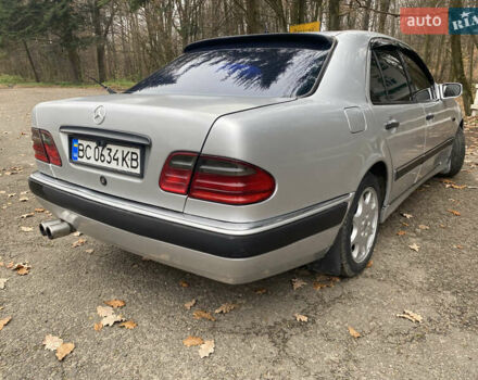 Серый Мерседес Е-Класс, объемом двигателя 2 л и пробегом 450 тыс. км за 2999 $, фото 5 на Automoto.ua