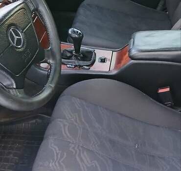 Серый Мерседес Е-Класс, объемом двигателя 2 л и пробегом 344 тыс. км за 3300 $, фото 98 на Automoto.ua