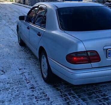 Серый Мерседес Е-Класс, объемом двигателя 2 л и пробегом 344 тыс. км за 3300 $, фото 56 на Automoto.ua