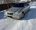 Сірий Мерседес Е-Клас, об'ємом двигуна 2 л та пробігом 450 тис. км за 2750 $, фото 1 на Automoto.ua