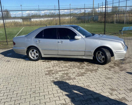 Сірий Мерседес Е-Клас, об'ємом двигуна 2.2 л та пробігом 300 тис. км за 3000 $, фото 2 на Automoto.ua