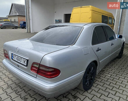 Сірий Мерседес Е-Клас, об'ємом двигуна 2.3 л та пробігом 381 тис. км за 2800 $, фото 2 на Automoto.ua