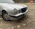 Серый Мерседес Е-Класс, объемом двигателя 2 л и пробегом 450 тыс. км за 2999 $, фото 2 на Automoto.ua