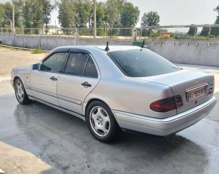 Серый Мерседес Е-Класс, объемом двигателя 2 л и пробегом 210 тыс. км за 2500 $, фото 2 на Automoto.ua