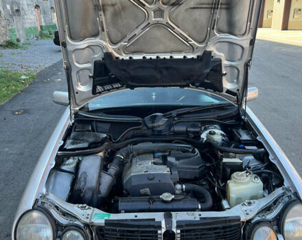 Сірий Мерседес Е-Клас, об'ємом двигуна 2 л та пробігом 440 тис. км за 2600 $, фото 9 на Automoto.ua