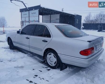 Серый Мерседес Е-Класс, объемом двигателя 2.2 л и пробегом 719 тыс. км за 2500 $, фото 5 на Automoto.ua