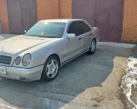 Серый Мерседес Е-Класс, объемом двигателя 2 л и пробегом 210 тыс. км за 2500 $, фото 4 на Automoto.ua