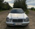 Серый Мерседес Е-Класс, объемом двигателя 2.2 л и пробегом 310 тыс. км за 3600 $, фото 1 на Automoto.ua