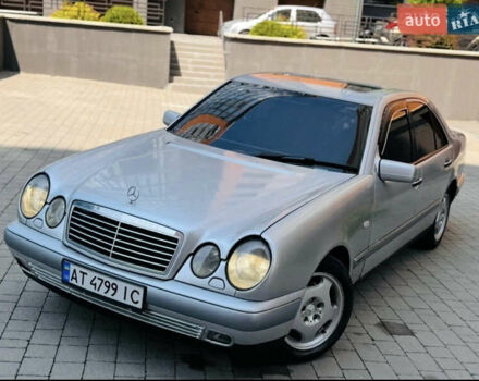 Серый Мерседес Е-Класс, объемом двигателя 2 л и пробегом 322 тыс. км за 3250 $, фото 3 на Automoto.ua