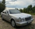 Серый Мерседес Е-Класс, объемом двигателя 2.2 л и пробегом 310 тыс. км за 3600 $, фото 2 на Automoto.ua