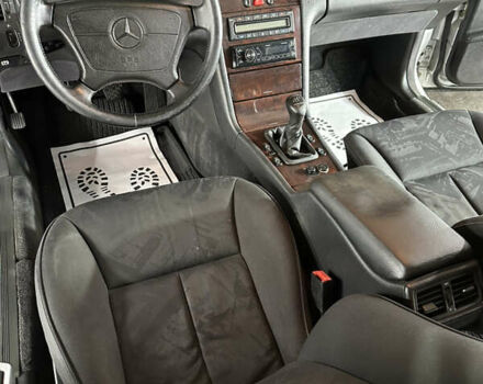 Серый Мерседес Е-Класс, объемом двигателя 2 л и пробегом 150 тыс. км за 2850 $, фото 13 на Automoto.ua