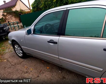 Серый Мерседес Е-Класс, объемом двигателя 2 л и пробегом 466 тыс. км за 4300 $, фото 11 на Automoto.ua