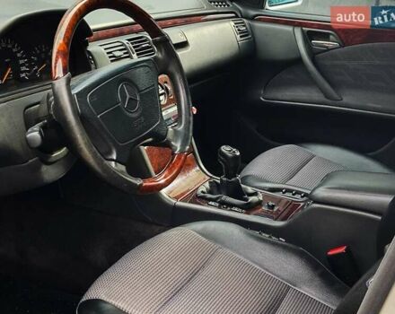 Серый Мерседес Е-Класс, объемом двигателя 2.3 л и пробегом 346 тыс. км за 4550 $, фото 5 на Automoto.ua
