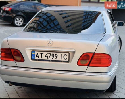 Серый Мерседес Е-Класс, объемом двигателя 2 л и пробегом 322 тыс. км за 3250 $, фото 1 на Automoto.ua