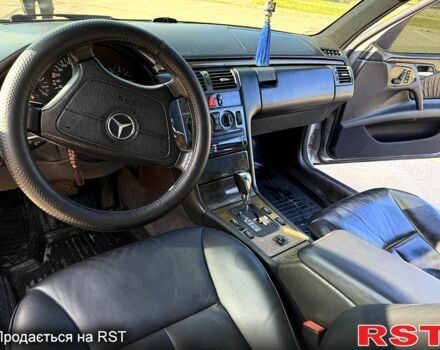 Серый Мерседес Е-Класс, объемом двигателя 3.2 л и пробегом 0 тыс. км за 4000 $, фото 7 на Automoto.ua