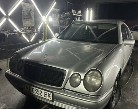 Серый Мерседес Е-Класс, объемом двигателя 2 л и пробегом 150 тыс. км за 2850 $, фото 3 на Automoto.ua